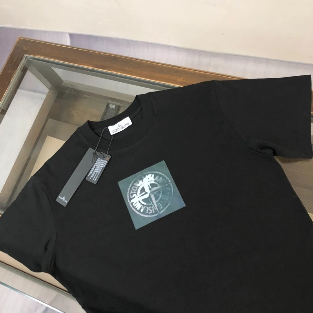 P180 Stone Island Stone Island 2025 latest T-shirt, couple style ~ Original order, stylish and casual short T-shirt, specially made of customized cotton fabric ~ Cotton T-shirt ~ Pre-washed to prevent deformation and shrinkage problem, more comfortable and breathable on the body ~ All available from stock ~ Unique design style, trendy must-have item, complete with three standards 👍 Color: black/white Size: S M L XL (larger version, please indicate your height and weight when placing an order)